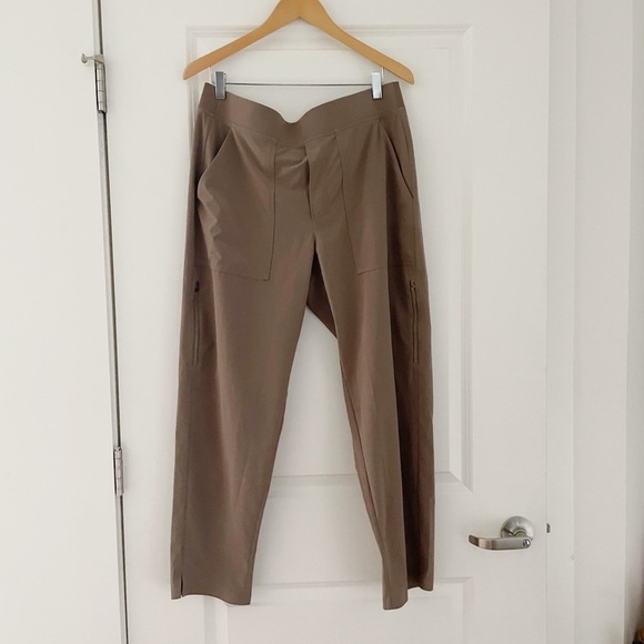 Athleta Brooklyn Utility Pant Minimalist Neutral - Picture 1 of 12
